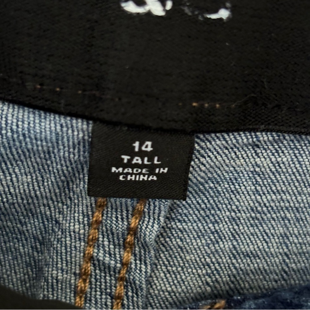 14 Tall NY&Co Curvy Sculpting Skinny Jeans - Picture 6 of 10
